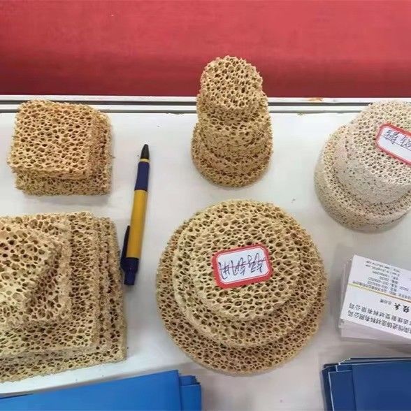60 Προσαρμοσμένο σχήμα Ppi Zirconia Punching Ceramic Foam Filter Κηραμικές πλάκες